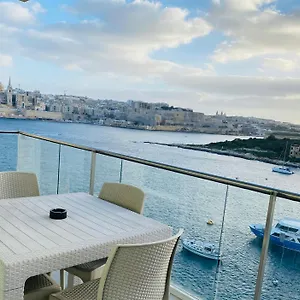 Apartament Seaview & Seafront- 9, 49 Tigne Point Mansions, Sliema